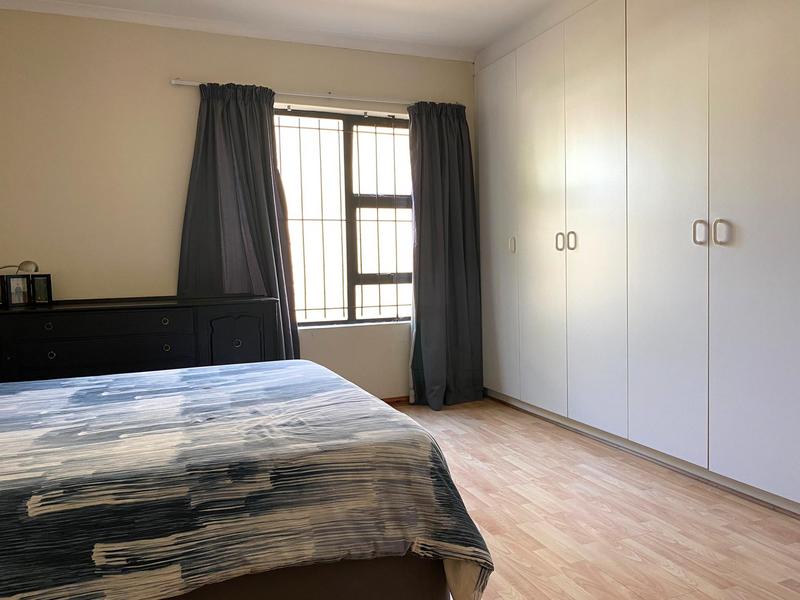 2 Bedroom Property for Sale in Uitzicht Western Cape